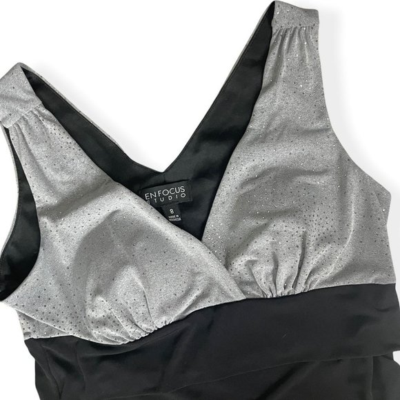 3/$30 ⭐️ SLEEVELESS V-Neck Gray and Black Dress - Picture 4 of 6